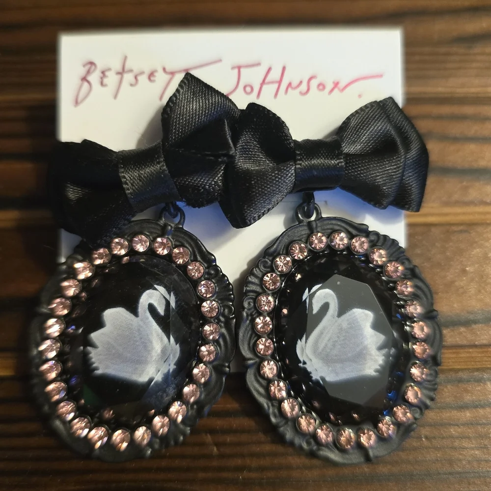 Betsey Johnson Black Bow Swan  Earrings! - Picture 7 of 12